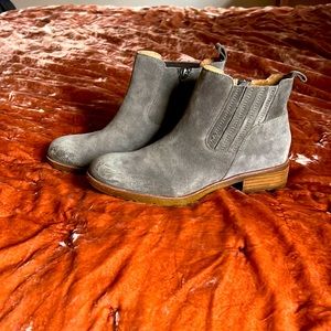 NEW without box - Söfft Bellis III gray suede ankle boots 9.5 leather